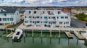 Waterfront Townhome - 3Br/3 Bath - Great Location - Image 2