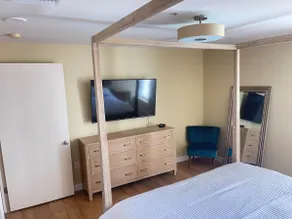 Upscale 1br/1ba plus den near Little Italy - Image 3