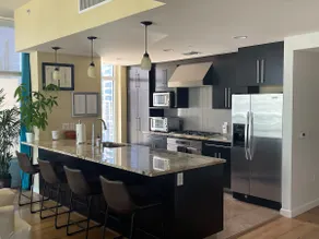 Upscale 1br/1ba plus den near Little Italy - Image 2