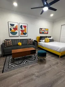 Cozy, Mid-Century Modern Retreat - Image 5
