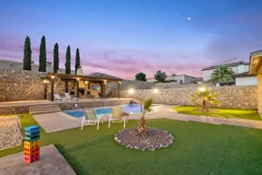 Cimarron Oasis. Can Heat Pool. Movie Theater - Image 3