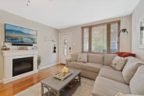 Perfectly located 3BD + Furnished Patio! Sleeps 7! - Image 3