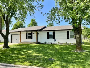 ”Suite 16” remodeled 3 bedroom w/ large backyard! - Image 3