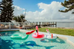 Direkt am Fluss mit herrlichem Blick * Shared Pool * 200 m zum Strand - Image 3