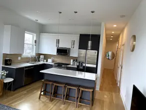 Brand New Luxury space + roof deck! - Image 3