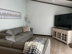 Central 6-Bedroom House with Hot-Tub close to SLCC - Image 2
