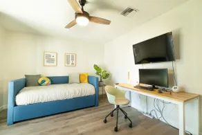 🌵5BR Midtown Retreat 🌵 Heated Saltwater Pool/Spa ⭐ Firepit ⭐ BBQ ⭐ Office ⭐ - Image 5