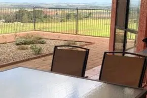 A picturesque 3 bedroom house with splendid views - Image 3