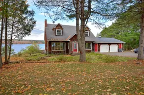 Peaceful 4-bedroom WATERFRONT home with hot-tub - Image 2