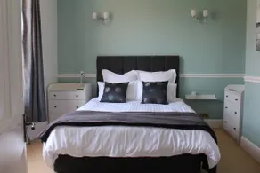 Spring Gardens, 4-bedroom seaside family home - Image 5