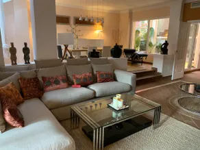Elegant and Bright Townhouse - Image 5