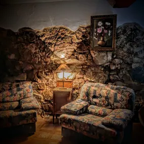 A nice country house with a patio and close to everything - Image 3