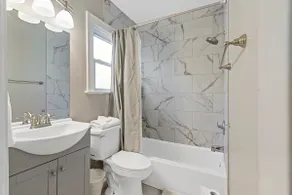 Cheerful 4-bedroom w/ first floor master - Image 5