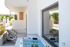 Exclusive private Jacuzzi Suite & Free Parking - Image 4