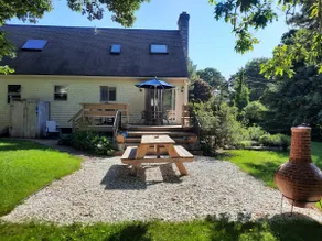 Cheerfull Capecod 4 bedroom home with free parking - Image 5