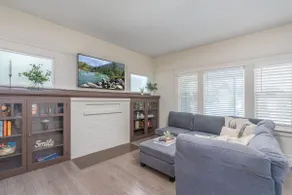 Cheerful 3-bedroom with free parking on premesis - Image 3