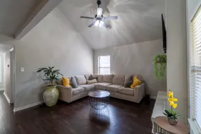 Medical Center Townhome Work-Friendly Free Parking - Image 2