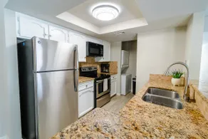 Medical Center Townhome Work-Friendly Free Parking - Image 5