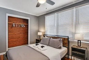 Spacious & Bright Park Side 2BDR ★ Downtown Victorian District  - Image 3