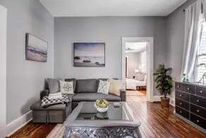 Spacious & Bright Park Side 2BDR ★ Downtown Victorian District  - Image 2