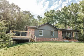 Hillside Haven: Modern Retreat, Mountain Views - Image 2