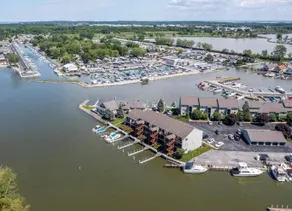 Beautiful Catabwa, Lake Erie in West Harbor - Image 3