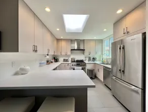 Modern 3 bedrooms 2 baths private flat on 2nd FL - Image 4