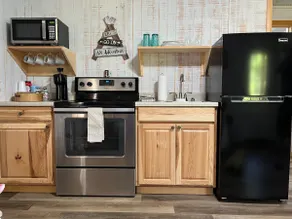 Cozy Tiny Home Cabin Near Lake Greeson & Kirby Landing – Pet-Friendly! - Image 2