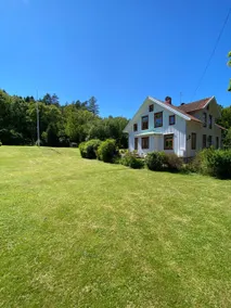 Bright gable apartment, in an older farmhouse, with a patio - Image 5