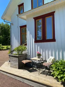Bright gable apartment, in an older farmhouse, with a patio - Image 4