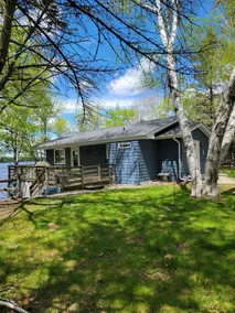 Relaxing lake-side cottage ready for family fun! - Image 4