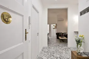 Authentic Apartment Near Plaza Catalunya - Image 4