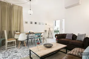 Authentic Apartment Near Plaza Catalunya - Image 2