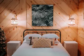 A lovely 1 bedroom cabin getaway. - Image 4