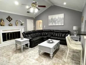 Beautiful,Spacious,Quiet Residential Home - Image 4