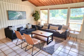 Spacious House with Game Room, 2 mins from Jed Smith Redwood Park & Smith River - Image 2