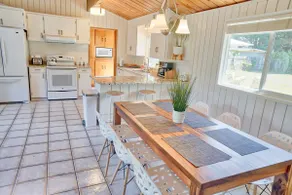 Spacious House with Game Room, 2 mins from Jed Smith Redwood Park & Smith River - Image 4