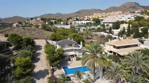 A villa for 10 with en-suite bedrooms - Image 3
