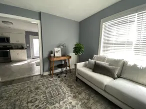 Lovely 2 bedroom Town Home - Image 2