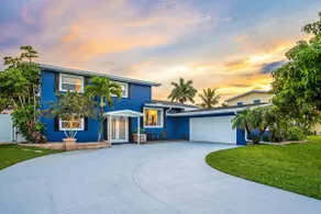 TIKI BLUE Big beach house with heated pool, hot tub and Tiki Bar. - Image 3