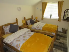 THE TACK ROOM A COSY MEWS COTTAGE, ONLY 1 MILE FROM THE BEACH - Image 4