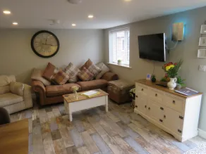 THE TACK ROOM A COSY MEWS COTTAGE, ONLY 1 MILE FROM THE BEACH - Image 4