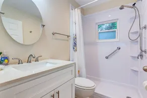 Luxury Bungalow Close to Beaches - Image 4