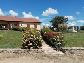 Modern, stylish, well equipped 4 bedroom property. - Image 2