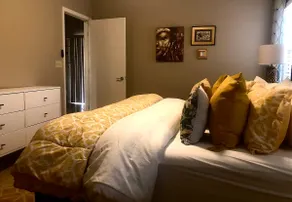 Very comfortable 2 br / 2 ba with parking on site. - Image 5