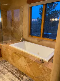 Spacious 3 bedroom home with 360 views & hot tub - Image 3