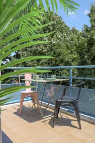 Beautiful apartment with terrace + private parking - Image 3