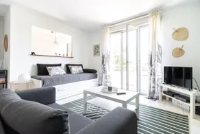 Beautiful apartment with terrace + private parking - Image 4