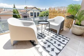 Beautiful apartment with terrace + private parking - Image 2