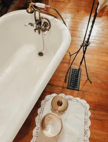 Country Rustic Getaway on Acreage + Infrared Sauna - Image 3